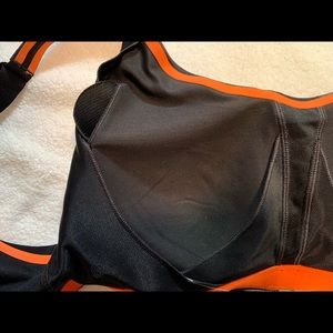 Under Armor 38D Sports Bra